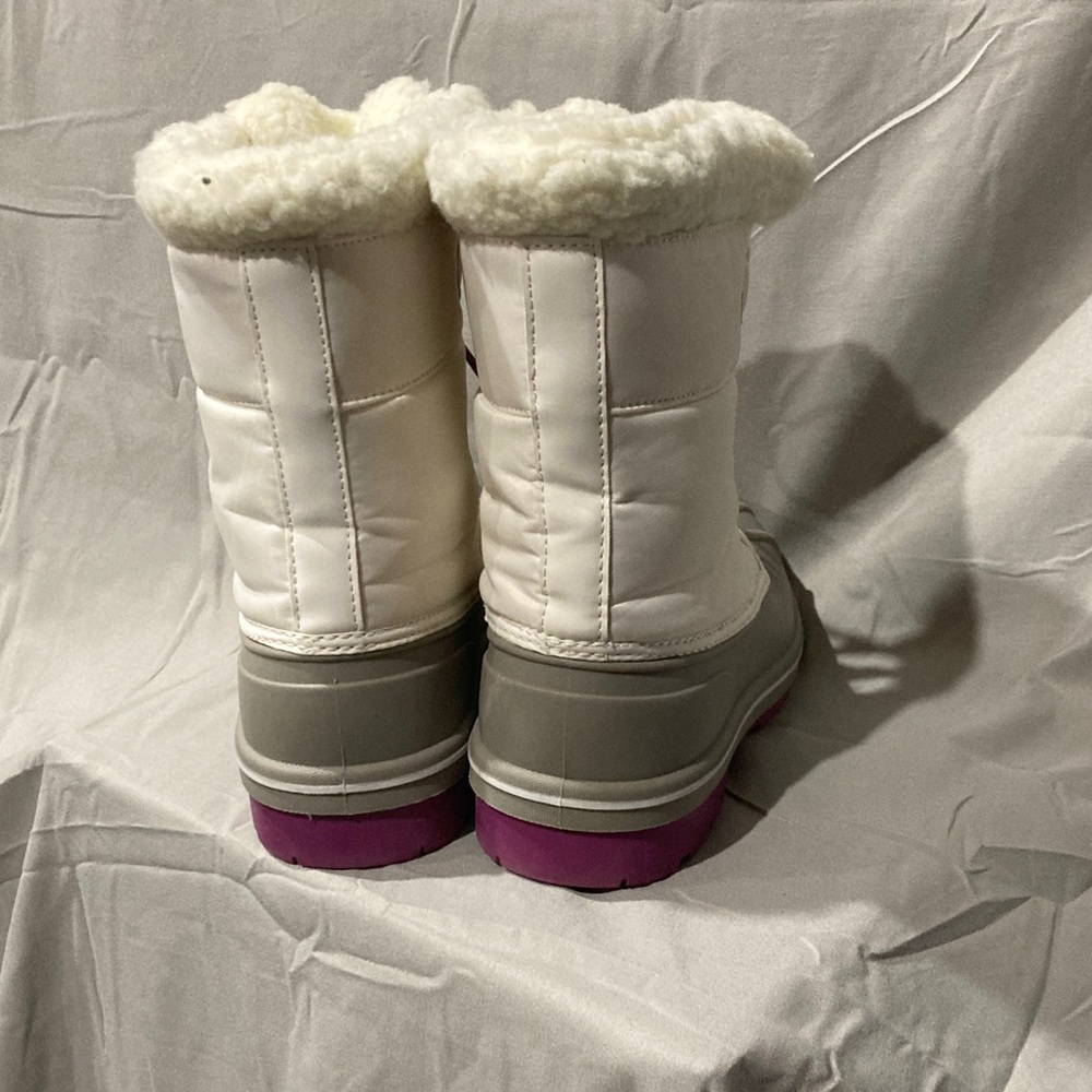Cozy White & Grey Winter Boots with Purple Laces - Picture 4 of 6